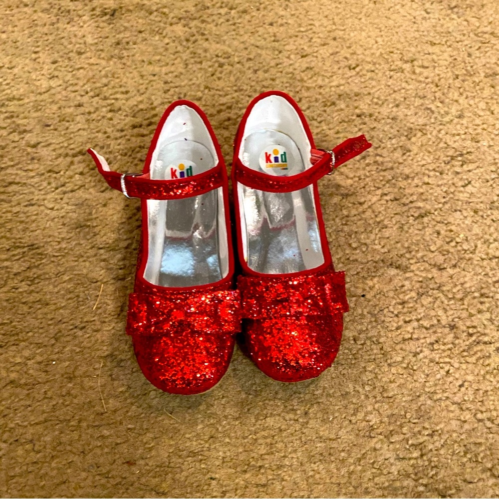 Dorothy’s Ruby Red Wizard of Oz Slipper Shoes Size 11 Girls